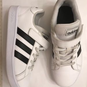 Boys adidas grand court shoes